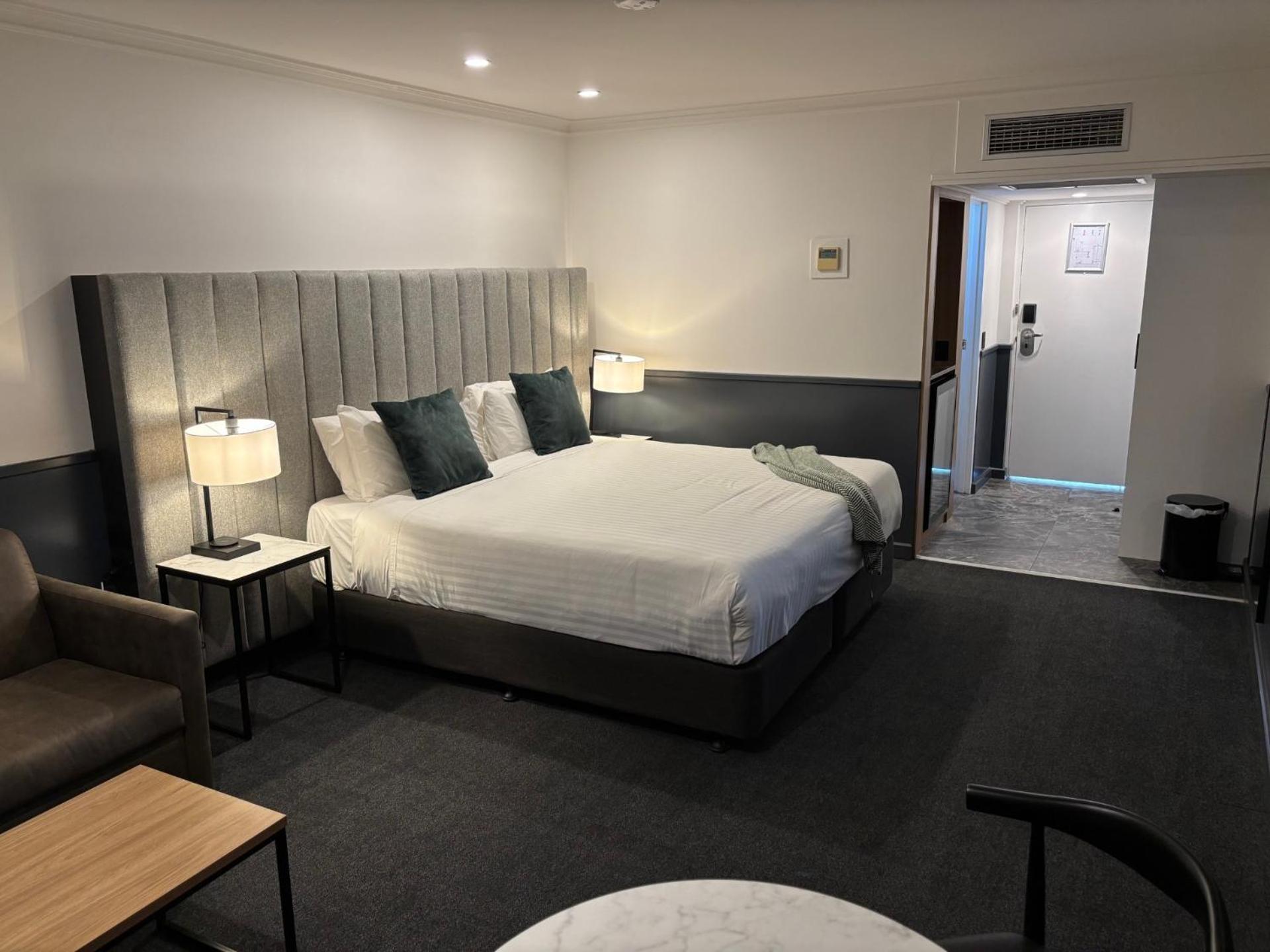 Deluxe Room,1666679325:JPEG